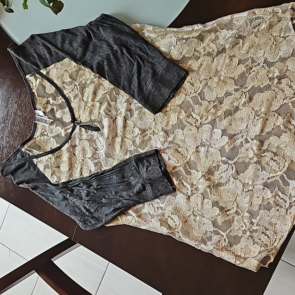 BKE - Large - pale yellow lace with gold gemstones / dark grey sleeves